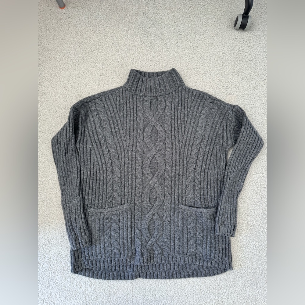 Abercrombie & Fitch Cable Knit Mock Neck Sweater- LIKE NEW